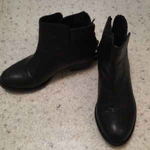 Steve Madden black booties
